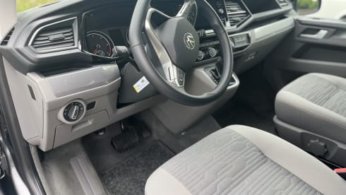 4p Volkswagen campervan uit 2024
