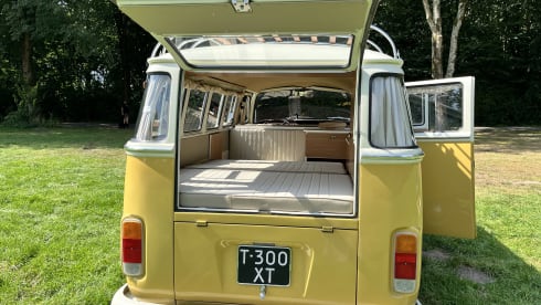 De Bus – 2p Volkswagen campervan from 1980