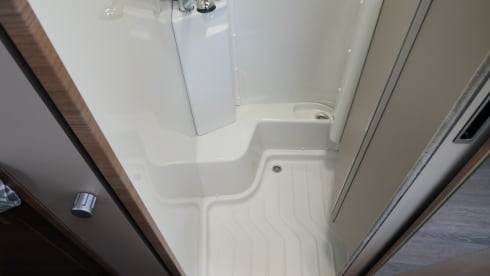 4-person Knaus semi-integrated from 2021
