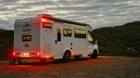 🚐 Luxe gezinscamper 2026 – 6 pers – airco & total off-grid optie 