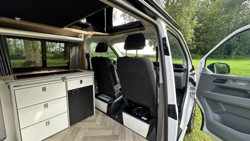 4p Volkswagen campervan uit 2021