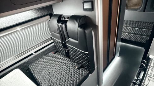 Elle2 – 4 berth Citroën Relay campervan 