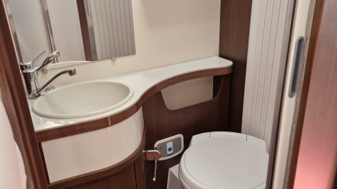 Benimar Cocoon – Beautiful, luxurious 4/5 pers Camper with bicycle carrier
