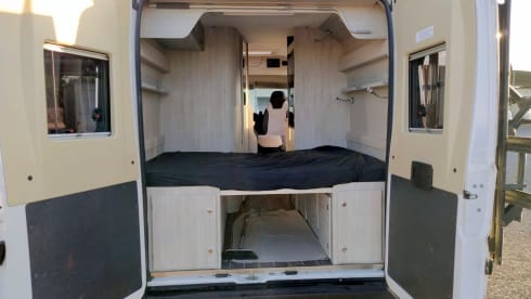 Jessie – Jessie, Camperbus Roller Team 4P, nice and compact and yet luxurious, shower and toilet