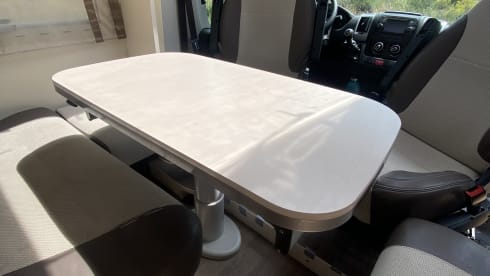 Wunderschöner, komfortabler Chausson-Camper für 4 Personen aus dem Jahr 2016!