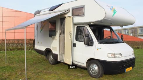 Sleek KNAUS Traveler 4p, 5.5m and double air conditioning!