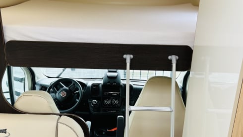 Queen Louise 2 – New luxury 6-person alcove camper