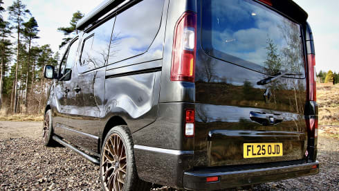Floyd – 2025 Renault Crusader Off-Grid 4-berth Campervan