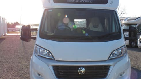4 berth Swift Escape 674 Motorhome