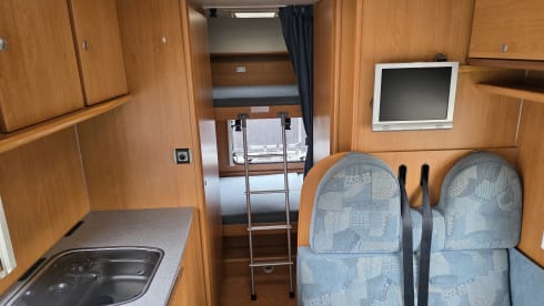 6p Dethleffs alcove uit 2006