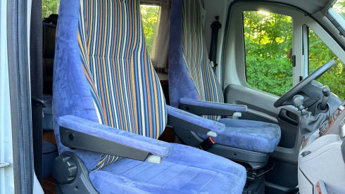 Spacious Luxury 2P Hymer Semi-integrated