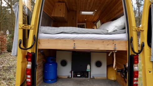 Vanessa  – 2p Mercedes-Benz campervan from 2013