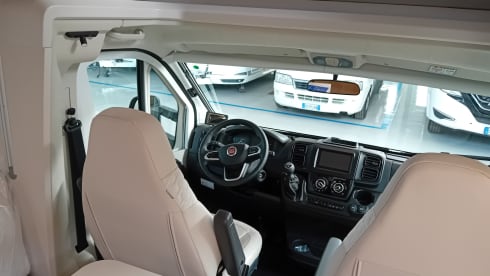 Adria Matrix 650 dl con letti gemelli posteriore che diventa letto unico 