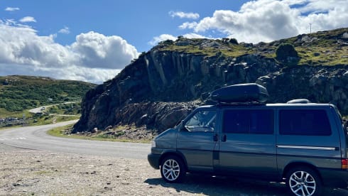 Meteor – Camper VW T4 a 2 posti letto - a 3 miglia dall'aeroporto di INESS *Assicurazione inclusa*