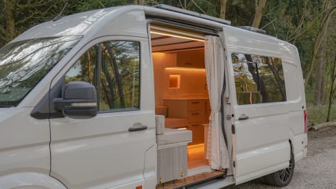 Luna – Meet Luna - 3 berth luxury Campervan