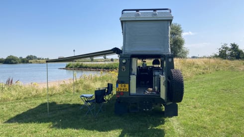2p Land Rover Defender camper with lifting roof