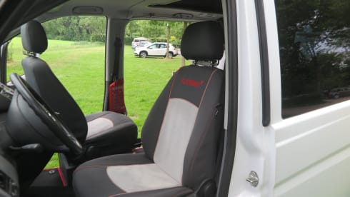 Vito camper – Camping-car pour 2 personnes avec panneaux solaires