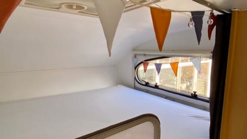 Ons Suzy – 6p Elnagh alcove family camper