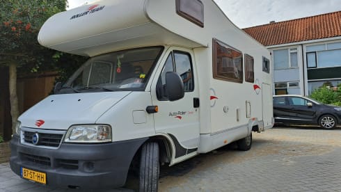 Spacious 6-person. family camper complete