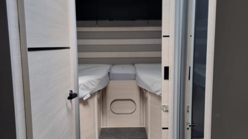 Kampergeluk – Beleef jouw uniek avontuur met onze 4-persoons automaat camper
