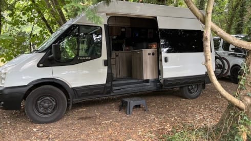 Jean ford van dam  – 3 berth Ford Transit campervan 