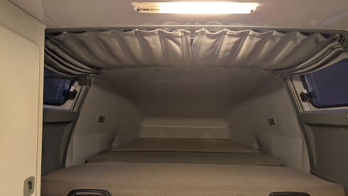 James Cook – Nice 4-person camper van: Adventure with comfort