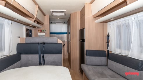 Droom op wielen – Nieuwe Luxueuze Integraal Familiecamper met 6 gordel plaatsen