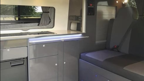 Tommy – 4 berth Ford Transit Custom pop top  campervan 