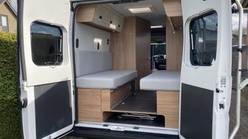Sunliving – Sunliving Bus camper with bus biker 