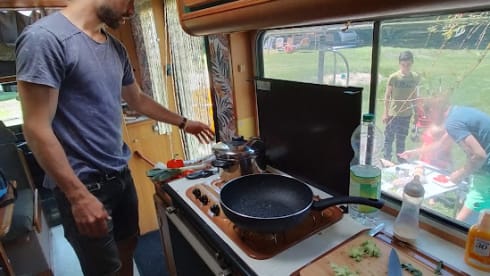 6-person cozy family camper 