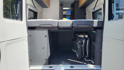 Adria Twin Sport 640 SLB wit – Chic camper van automatic with single beds, navigation system, etc.