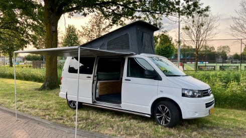 4p Volkswagen bus from 2014