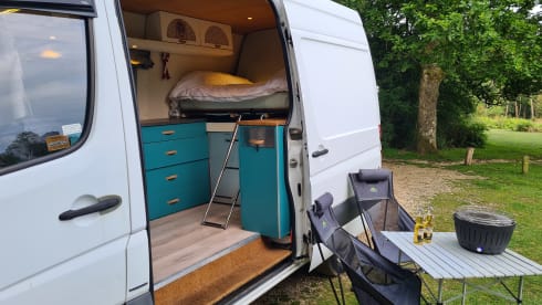 2 berth Mercedes Sprinter MWB AC 