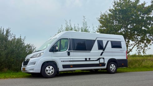 Camp Adventure –  Adria Twin mit zwei Einzelbetten und komplett ausgestattet