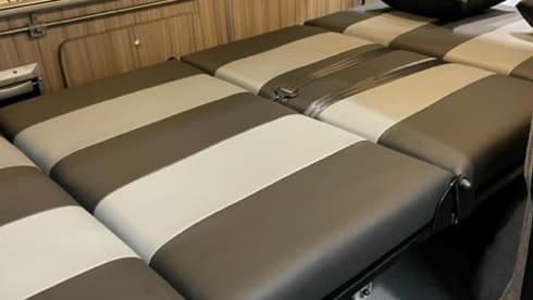 SCOTTISH EXPLORER T6 – VW POP TOP CAMPER 4 BERTH