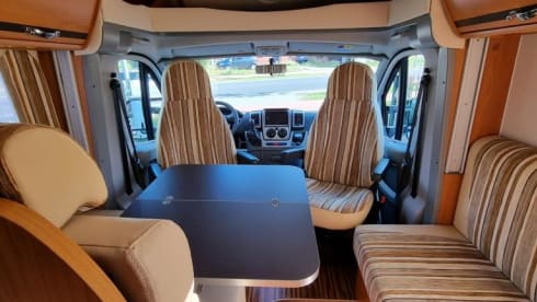 Happy Travels – Spacious luxury 4-pax camper