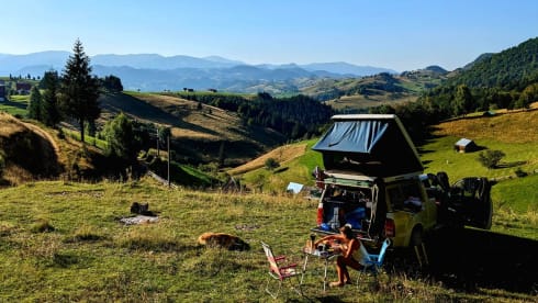 Theresa – Adventurous 4x4 camper with tent