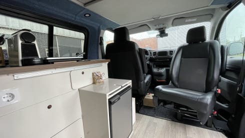 Fully electric bus camper⚡ travel sustainably through Europe