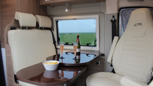 New luxurious Campervan with XL bed Laika Kosmo 6.4