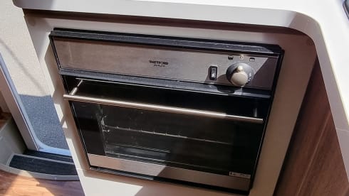 The Family One  – Spacious 6 berth automatic 2018 Roller Team motorhome