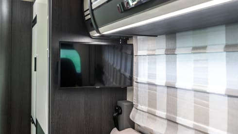 4p 2022 Roller Team – Extra spacious and free camping (330Ah battery, air conditioning and furnishings)