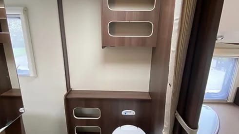 Mobilhome voor 4 personen – 4p Ford semi-integrated uit 2020