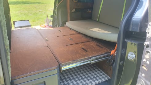 BeSmarter en ga op Avontuur! – Seek out adventure with our 2-person camper van!