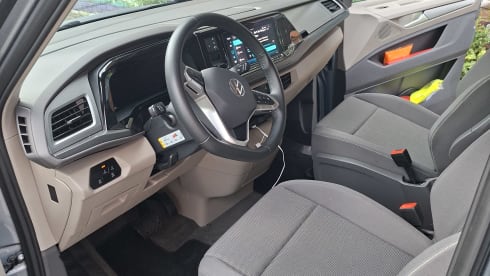 Flo's Cabin. – 4p Volkswagen bus uit 2026