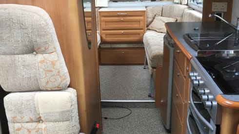 The Family Fun-Mobile – Camper completamente fuori rete / Famiglia 6 posti letto [3 zone notte separate,