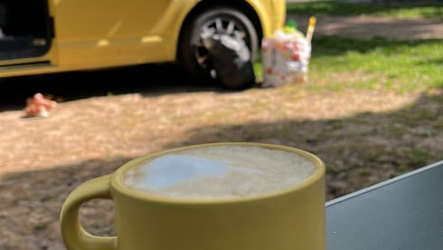 Happy Yellow Beach Camper – 4p Volkswagen bus from 2015