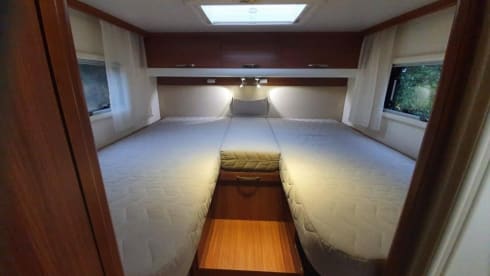 Spacious and luxurious 5 person camper Adria Matrix