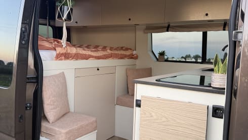 ColumBus  – Off-Grid Campervan | Stylish 