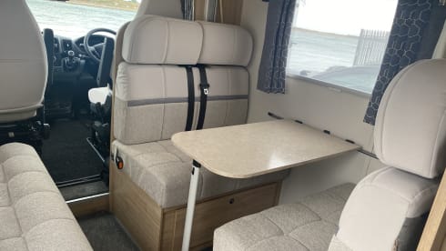 FUN BUS :0) – Large 6 berth Family Motorhome