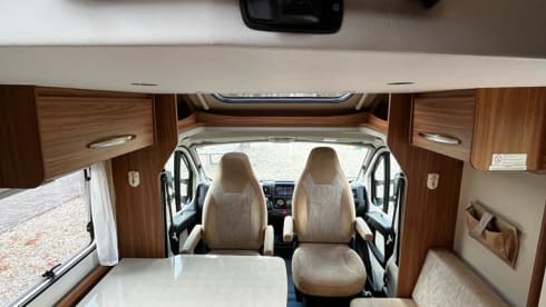 M&M – 5p Carado semi-integrated uit 2016